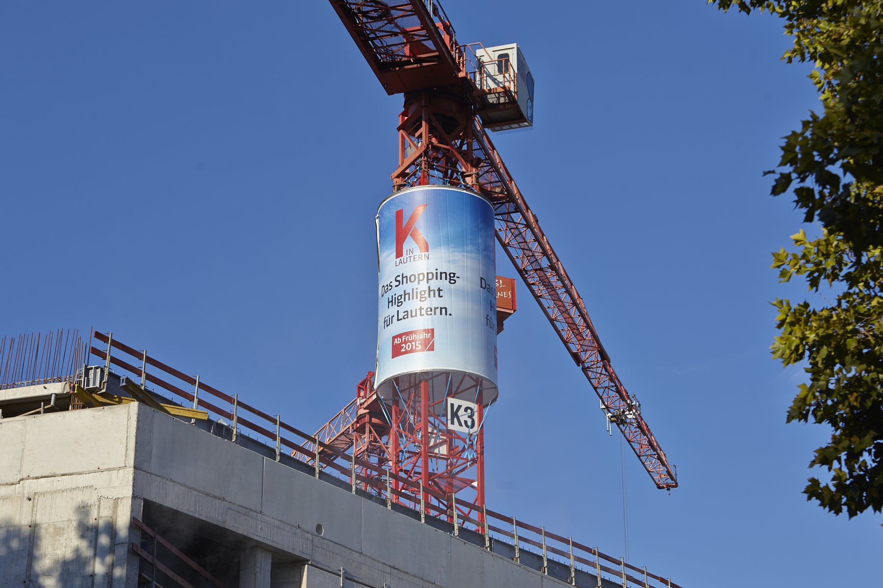 Kranwerbung am Baukran in innerstädtischer Lage